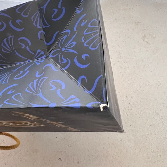 Disney Club 33 gift bag - Picture 2 of 3